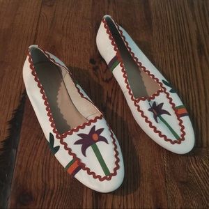 Euc Urban Outfitters flats tree decorative flat 39
